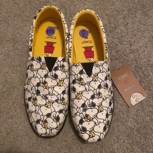 Toms Peanuts Snoopy Patterned Slip-Ons